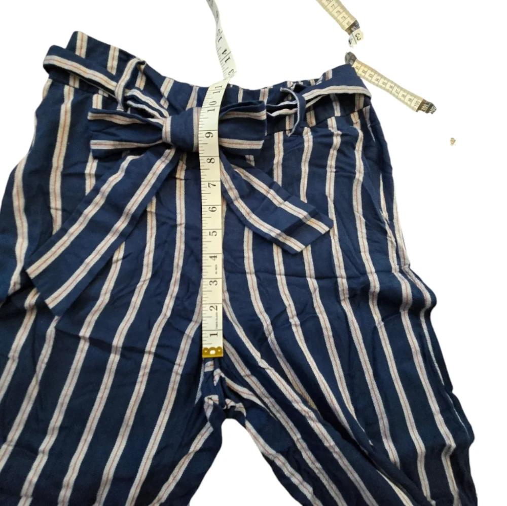 Banana Republic blue White and Red Striped‎ Gaucho Wide Leg Cropped Pants Size 6